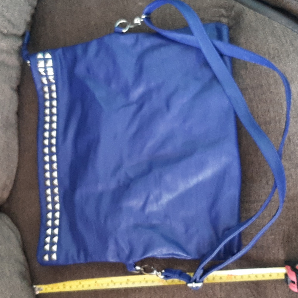 Forever 21 royal blue convertible purse perfect for traveling